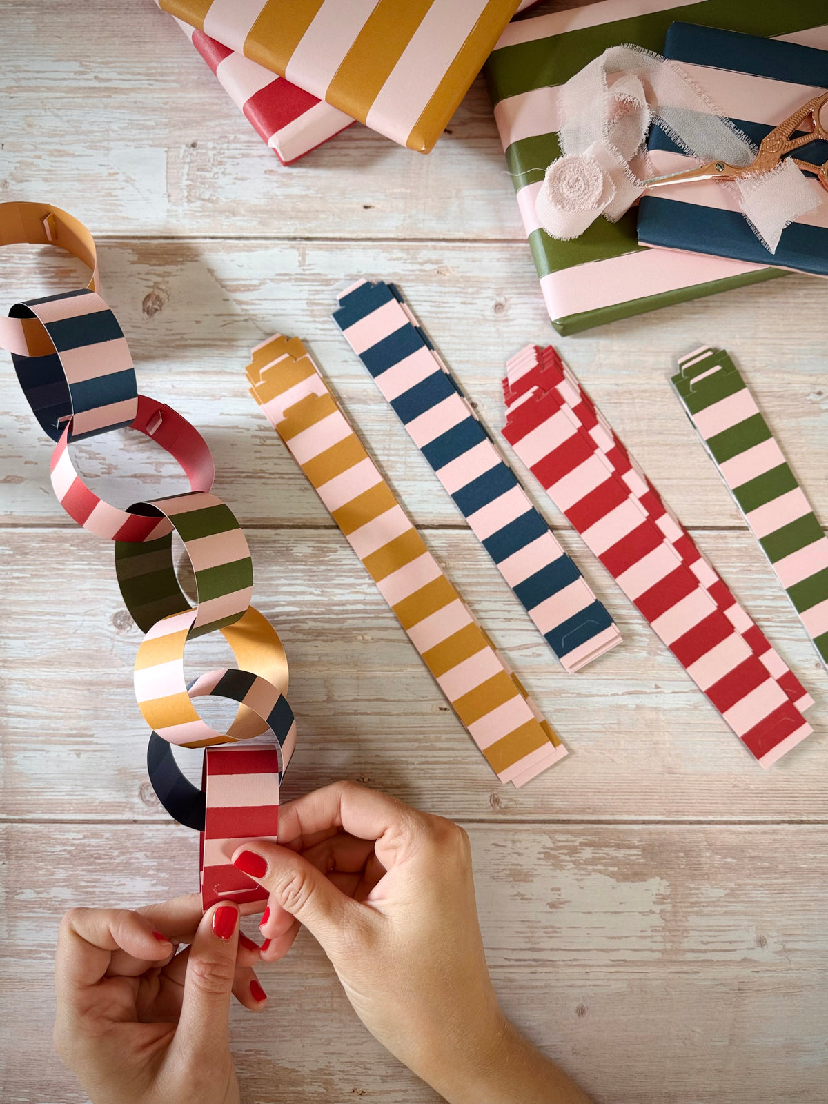 Luxury Christmas Paper Chain Kit – Striped Garland, 3 Metres