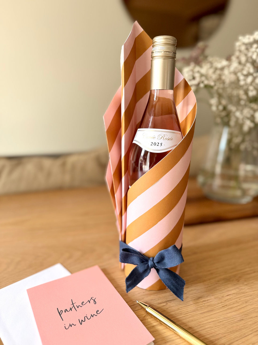 Wrapping a bottle of wine with striped paper