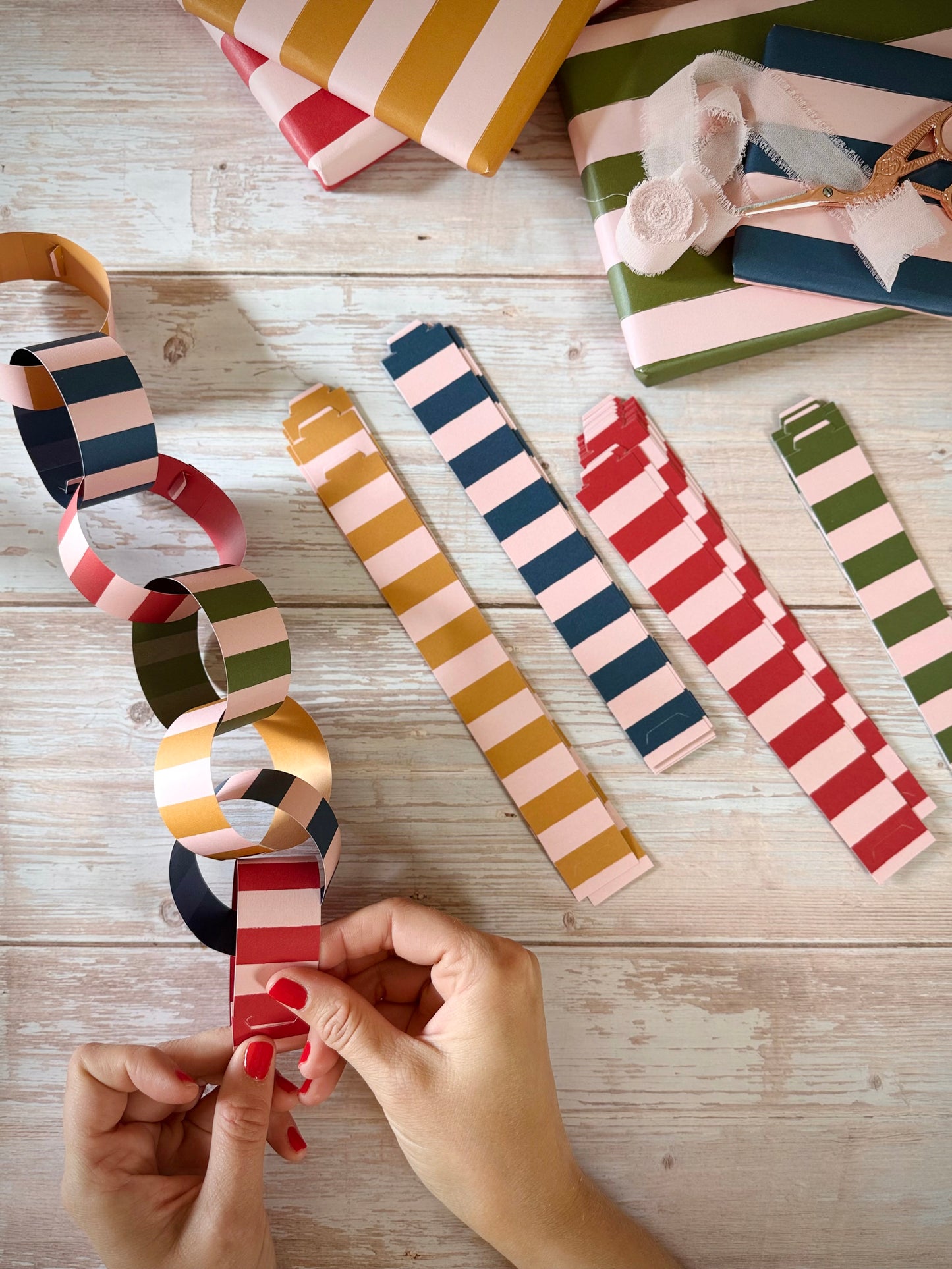 Luxury Christmas Paper Chain Kit – Striped Garland, 3 Metres